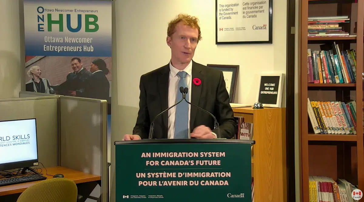 وزیر میلر استراتژی برای بهبود سیستم مهاجرتی کانادا را اعلام می‌کند